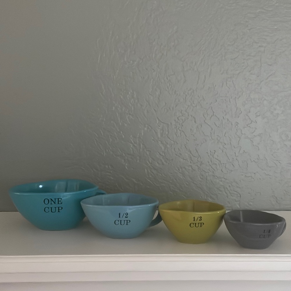 Mixed color Measuring cups